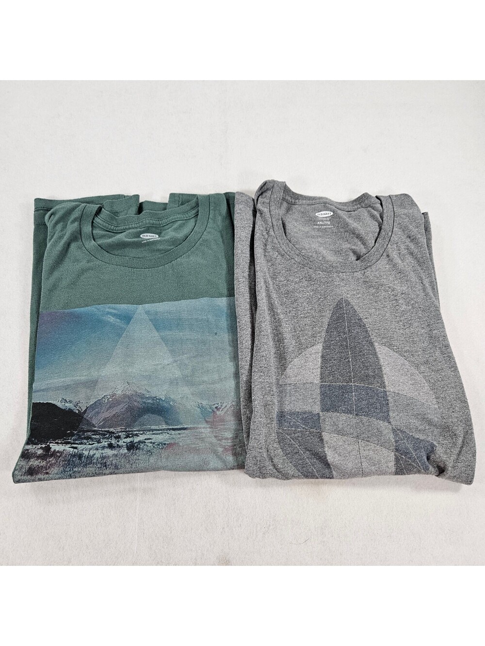 Lot of 2 Old Navy Mens XXL Graphic T Shirts Surf Mountain Outdoors Gray Green
